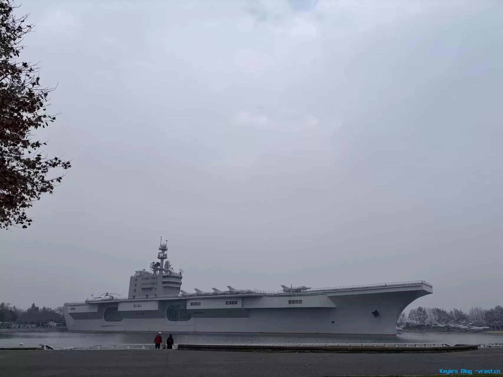 “东方绿洲”航空母舰模型